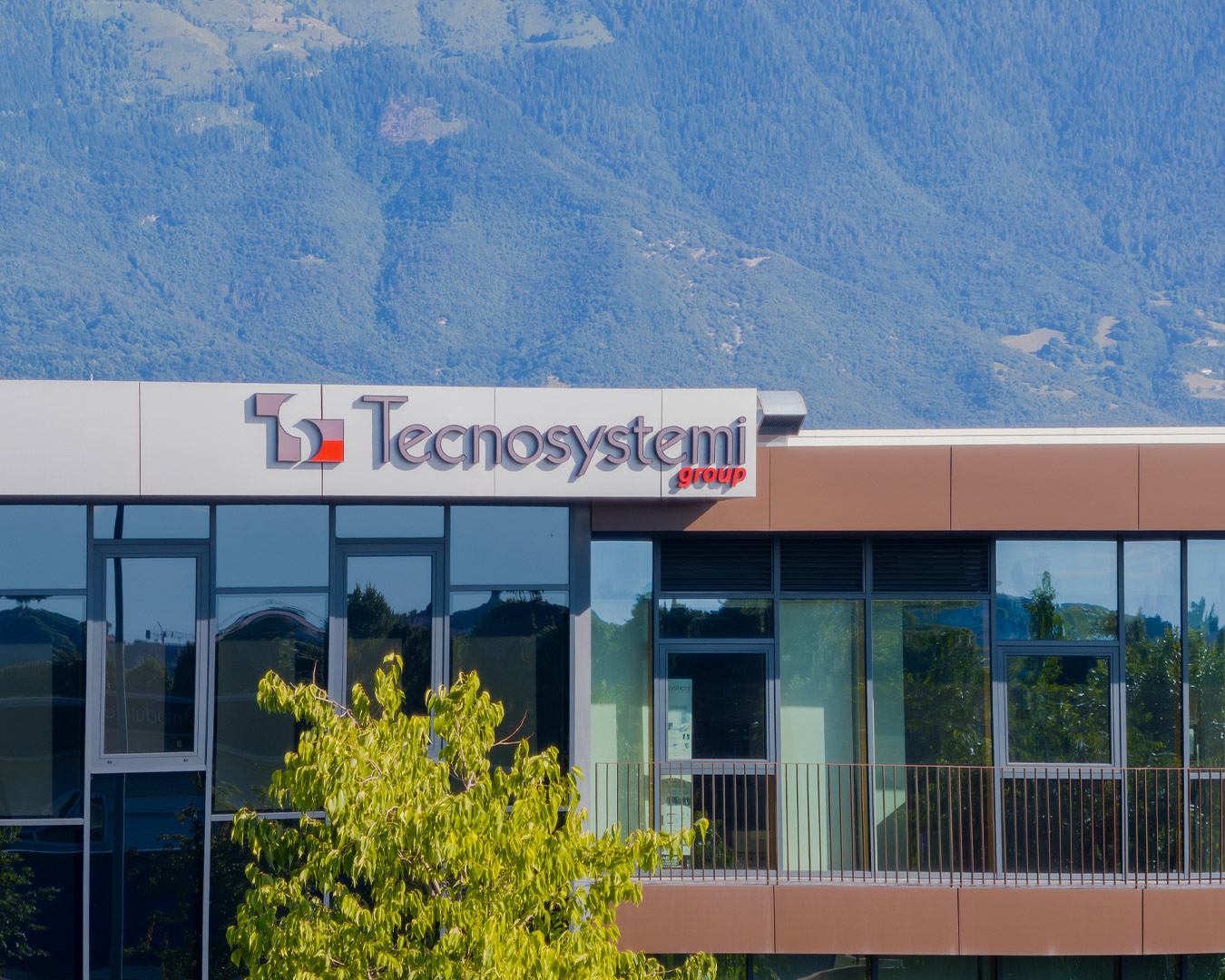 foto esterna dall'alto della sede direzionale di Tecnosystemi