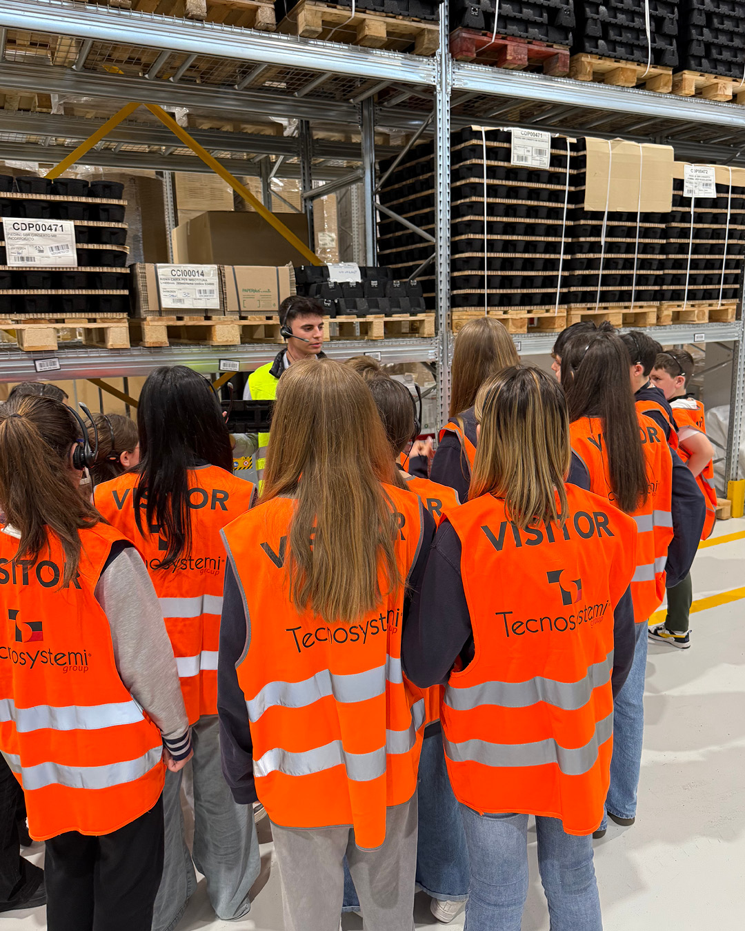 studenti in visita in produzione Tecnosystemi