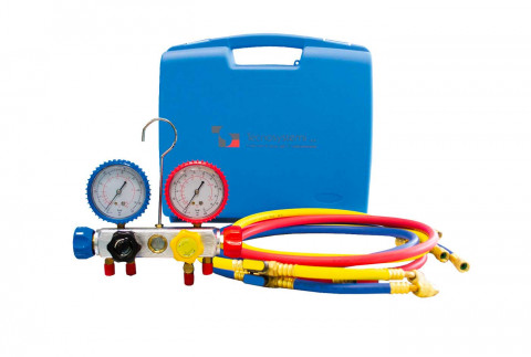  4-way pressure gauge unit kit for R32 R410A gas, supplied in a carrying case