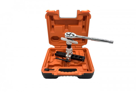  Bördelwerkzeug mit Kupplung und Ratschenschlüssel, in einem Koffer geliefert