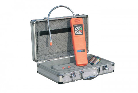 Electronic leak detector TSCE-300 in carrying case Electronic leak detector TSCE-300 in carrying case