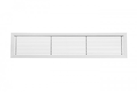  Linearzuluftöffnung  aus weiß lackiertem Aluminium mit Rahmen aus feststehenden um 15°-Grad Lamellen